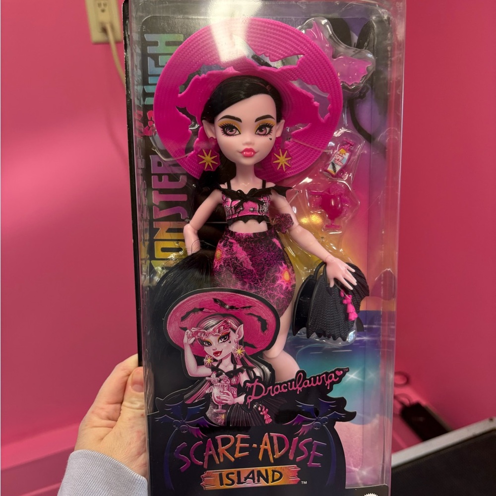 Monster High Scare-adise Island Draculara Doll - Brand new in box
